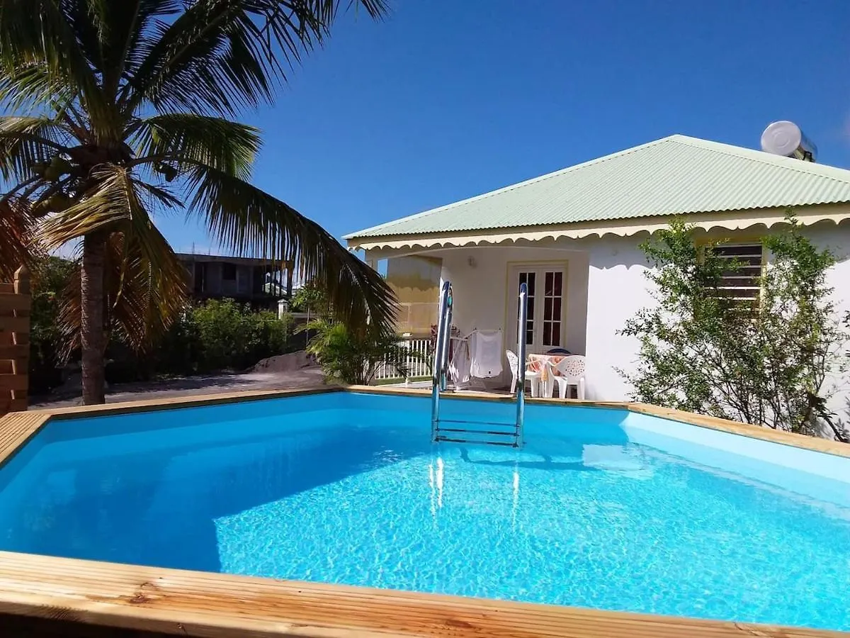 Maison Chaleureuse A Le Moule Avec Piscine Partagee