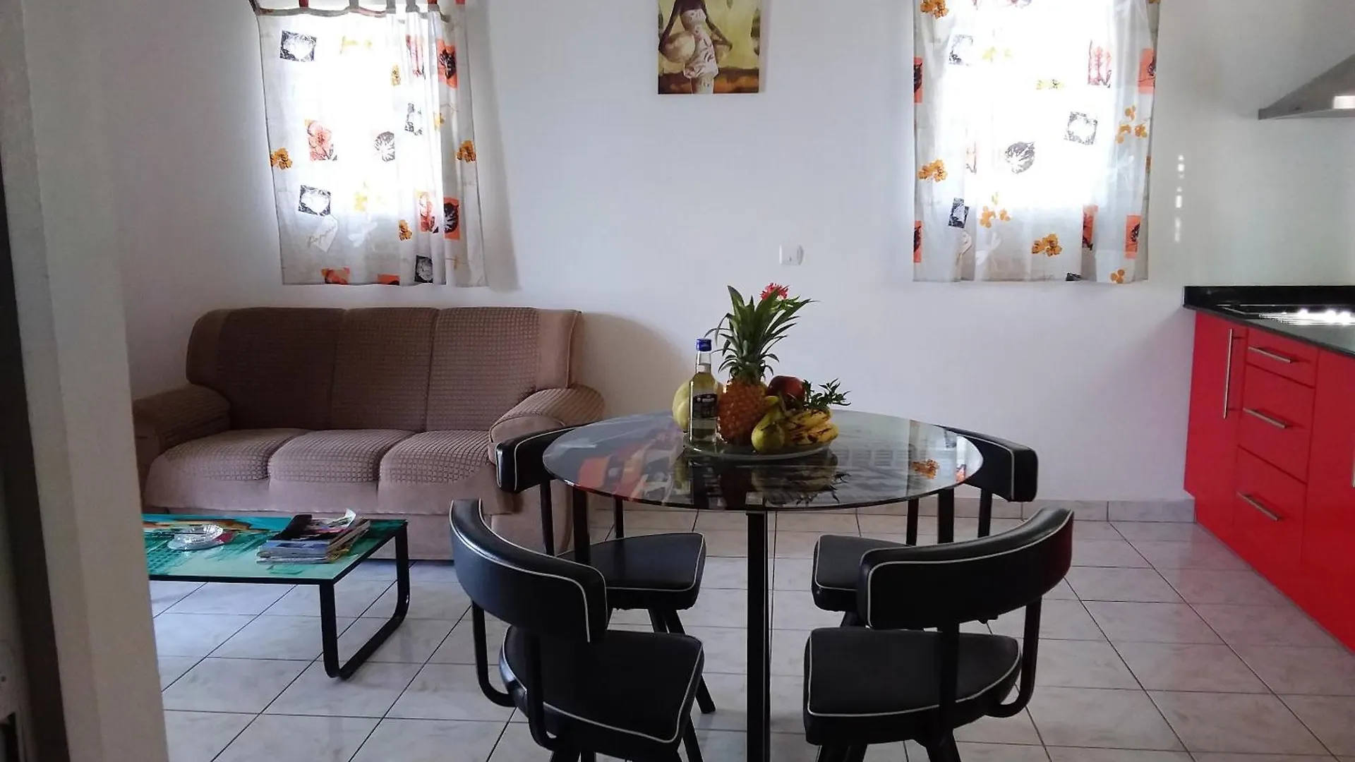 Casa vacanze Maison Chaleureuse A Le Moule Avec Piscine Partagee