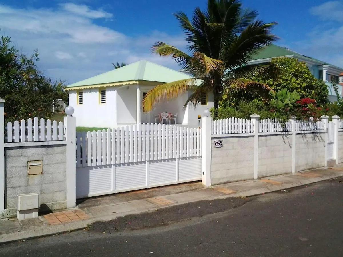 Maison Chaleureuse A Le Moule Avec Piscine Partagee 0*,