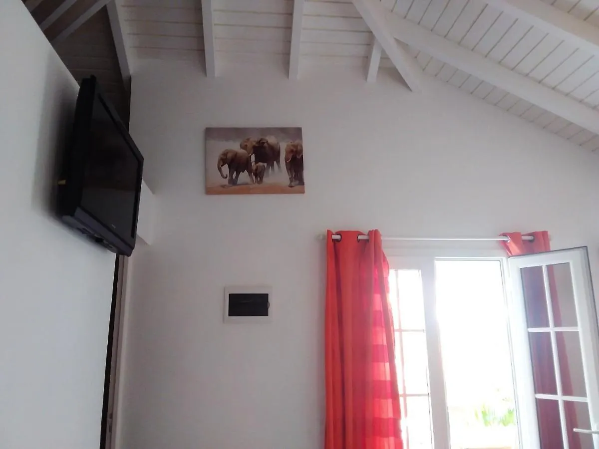 Сasa de vacaciones Maison Chaleureuse A Le Moule Avec Piscine Partagee